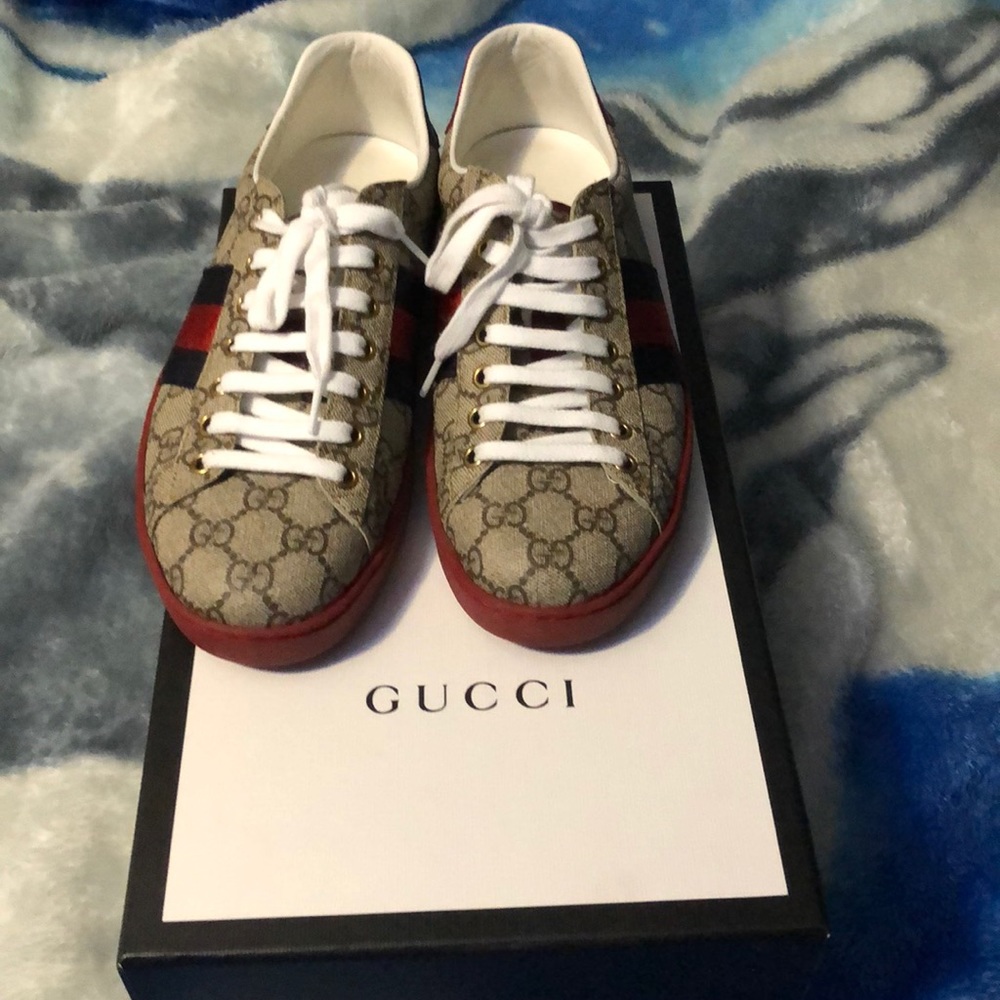 Gucci - Picture 1 of 7